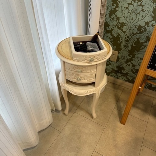 クロシオ コモ ラウンドチェスト3D ホワイト 直径40cm高さ65cm 他店相場30,000円前後