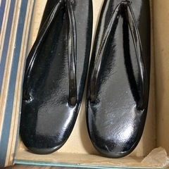 ブラックエナメル草履