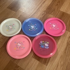 バスケット付きキャンプ用品　　コップ　皿　品物追加の画像