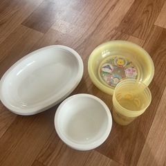 バスケット付きキャンプ用品　　コップ　皿　品物追加の画像