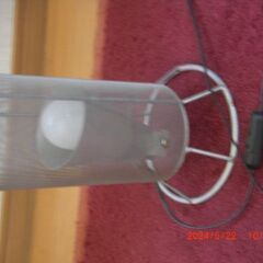 フロアライト。電球型蛍光灯付の画像