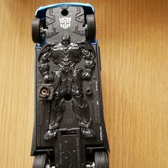 トランスフォーマーグッズ　変形バンブルビーフィギュアの画像