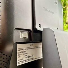 シャープ製17インチ液晶モニター　電源/D-sub入力ケーブル付中古美品の画像