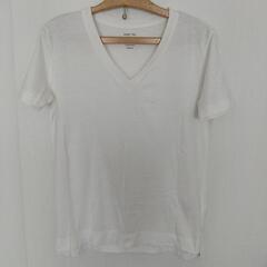 GU 白Tシャツ Vネック