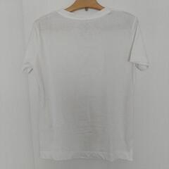 GU 白Tシャツ Vネックの画像
