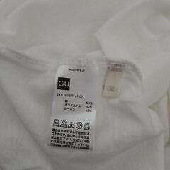 GU 白Tシャツ Vネックの画像