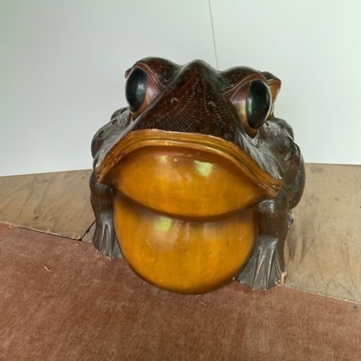 カエル置物、子ガエル二匹乗っててかわいいです‼️