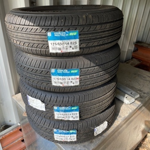 車のパーツ タイヤ、ホイール