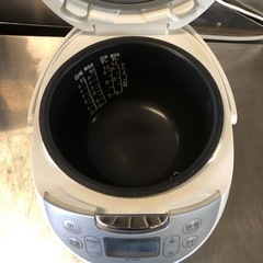 B　2020年 東芝 5.5合炊 IHジャー炊飯器 RC-10HKの画像