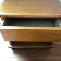 サイドテーブル（フランスベット社製）の画像