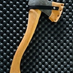 キャンプ用薪割り手斧の画像