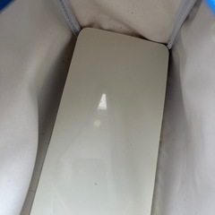 スイミングバッグとゴーグルの画像