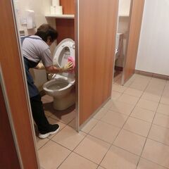 スーパーの早朝清掃スタッフ（東区河渡）の画像