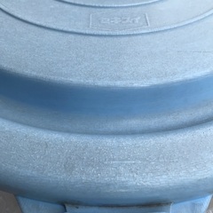 大きな大きなゴミ箱の画像