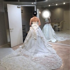 ウエディングドレス サテン ゴールド 刺繍の画像