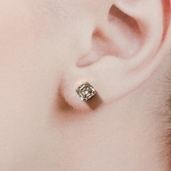 アッシャーカットのシンプルピアス_クリスタルピアス_ゴールド