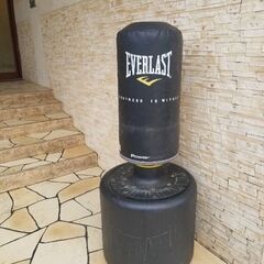 エバーラスト　everlast　自立式　パンチングバック　大型品　中古品の画像