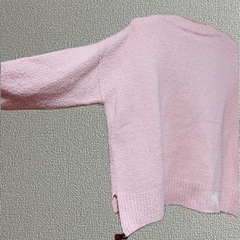 レディースのVネック　ショート丈のニットの画像