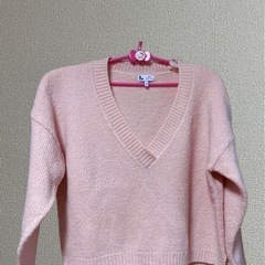 レディースのVネック　ショート丈のニット