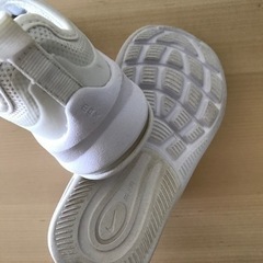 【美品】ナイキ NIKE エア マックス アクシス キッズシューズ ホワイト　15cmの画像