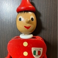 ピノキオ壁掛け(動きます)とピノキオピンバッジの画像