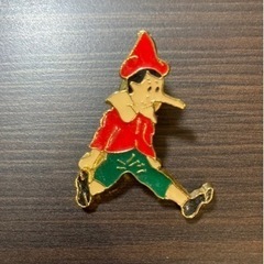 ピノキオ壁掛け(動きます)とピノキオピンバッジの画像