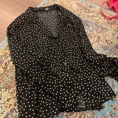 服/水玉柄のブラウス