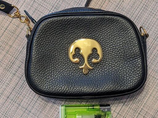皮のポシェット　新品　フランス製