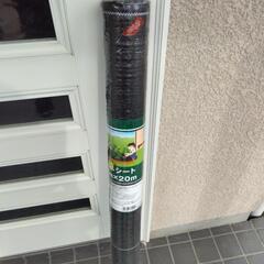  　防草シートと付属品の画像