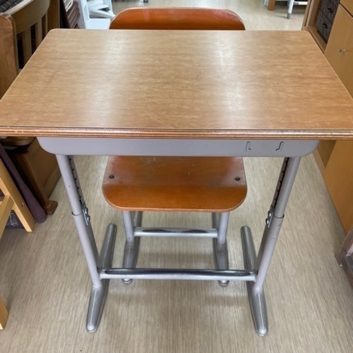 在庫20組◆再入荷◆KOKUYO 学校机＆椅子 1組4000円(税込)◆8段階調節可能なので大人～子どもまで◆作業台・ミシン台・会議机としても使えます【こちらは店舗です。浜村鹿野温泉ICから3分 買取本舗 宮本リサイクル 営業時間９～１９時 定休日水曜日】