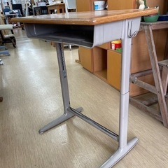 在庫50組◆再入荷◆KOKUYO 学校机＆椅子 1組4500円(税込)◆8段階調節可能なので大人～子どもまで◆作業台・ミシン台・会議机としても使えます【こちらは店舗です。浜村鹿野温泉ICから3分 買取本舗 宮本リサイクル 営業時間９～１９時 定休日水曜日】の画像