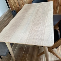 IKEA リーサボー　ダイニングテーブルの画像