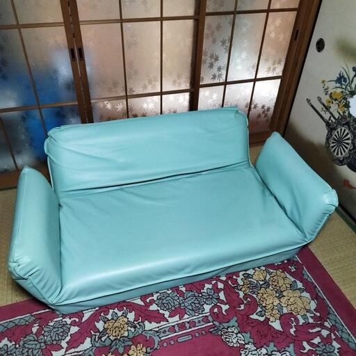 ほぼ未使用　簡易ベッドにもなります　 ソファ
