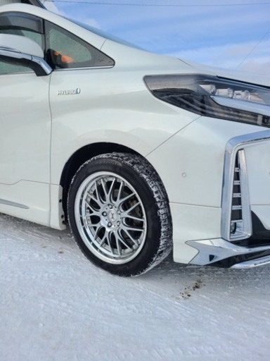 車のタイヤ、ホイール、30系アルファード