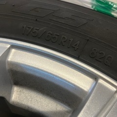 車のパーツ タイヤ、ホイールの画像