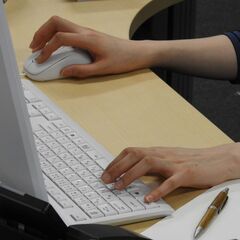 リモートOK/年間休日120日以上/完全土日祝休み/システムエン...