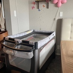 ベビーベッド　パックアンドプレイ