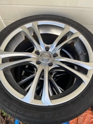 車のパーツ タイヤ、ホイール