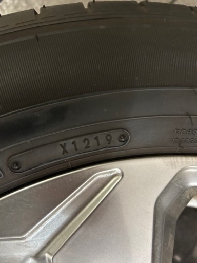 トヨタＲＡＶ4純正18インチアルミ&タイヤ　ホイールにガリ傷はありません‼️