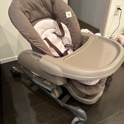 Combi ネムリラ　自動タイプ　中古 Combi（コンビ） 【お得っ！厳選中古】美品 美品 電動 ハイローチェア 