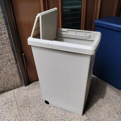 White ダストボックス