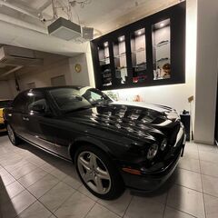 Jaguar XJR　黒/黒ﾚｻﾞｰ