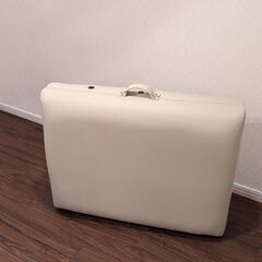 マッサージベッド折りたたみ・ケース＆付属パーツ付きの画像