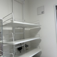 突っ張り収納　アイリスオーヤマ　白　RDLK-2660WT の画像