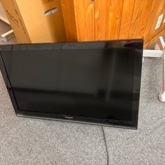 【free無料可動品Panasonic TVテレビ32インチ】壁掛け用台座なし※5月末までJR新宿駅付近引き取り希望の画像