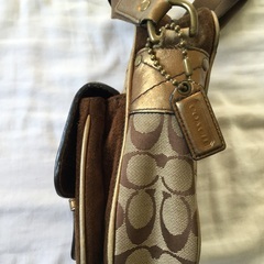 斜め掛け レアなブロンズ COACH コーチ ボディーバッグ ショルダーバッグの画像