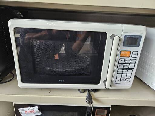 リサイクルショップどりーむ天保山店　No12491　ハイアール　オーブンレンジ　2013年製　ターンテーブルタイプ　※中に焦げ・汚れあり(´;ω;｀)