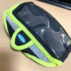 ランニング　アームバンド