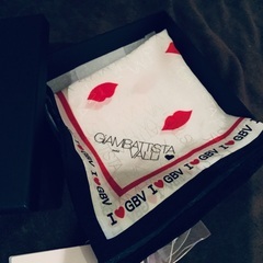レア H&M × GIAMBATTISTA VALLI コラボ シルク スカーフの画像