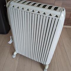 デロンギ　オイルヒーター　家電 季節、空調家電 オイルヒーターの画像